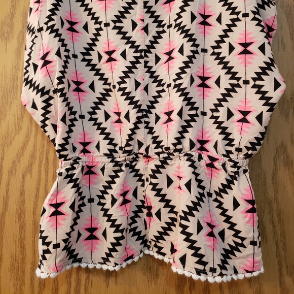 Beautiful, cold shoulder, short sleeve aztec print blouse, with elastic waist. - Picture 4 of 6